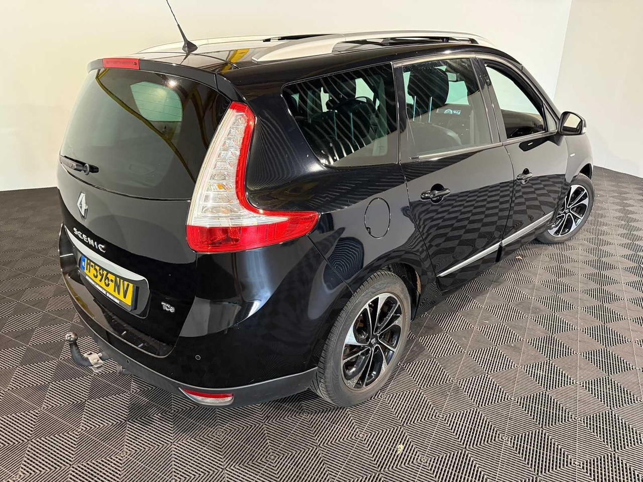 Renault Grand Scénic 1.2 Tce Bose | 2016 | 118.319 km | H-596-NV - Personenwagen: afbeelding 4 Renault Grand Scénic 1.2 Tce Bose | 2016 | 118.319 km | H-596-NV - Personenwagen: afbeelding 4