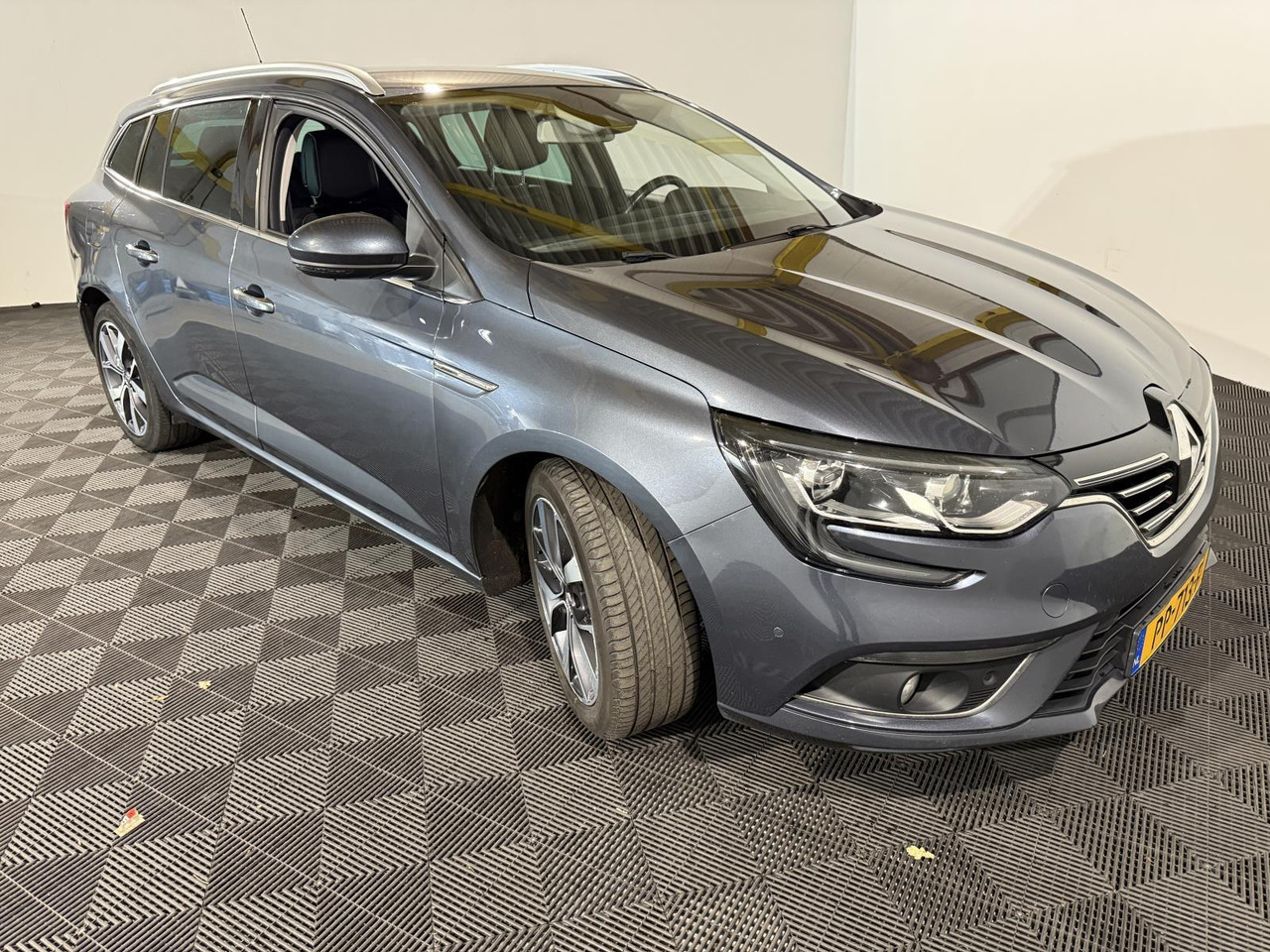Renault | Mégane Estate | 1.2 TCe Bose | 2017 | 197.462 km | PP713F | Logisch - Personenwagen: afbeelding 2 Renault | Mégane Estate | 1.2 TCe Bose | 2017 | 197.462 km | PP713F | Logisch - Personenwagen: afbeelding 2