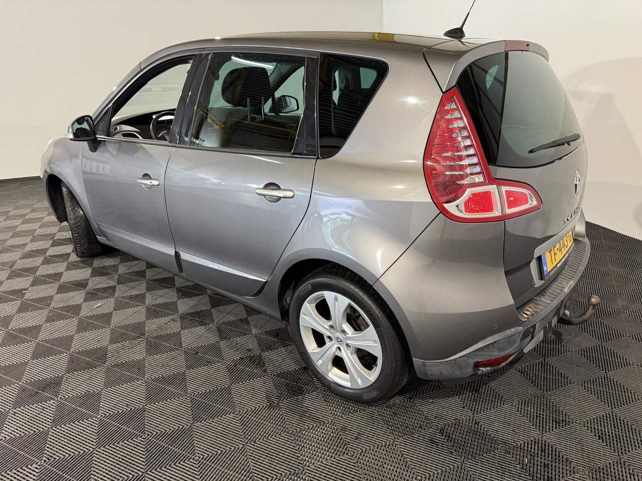 Renault Scénic 1.4 TCe Dynamic | 2010 |243.512 km | TF-443-G - Personenwagen: afbeelding 5 Renault Scénic 1.4 TCe Dynamic | 2010 |243.512 km | TF-443-G - Personenwagen: afbeelding 5