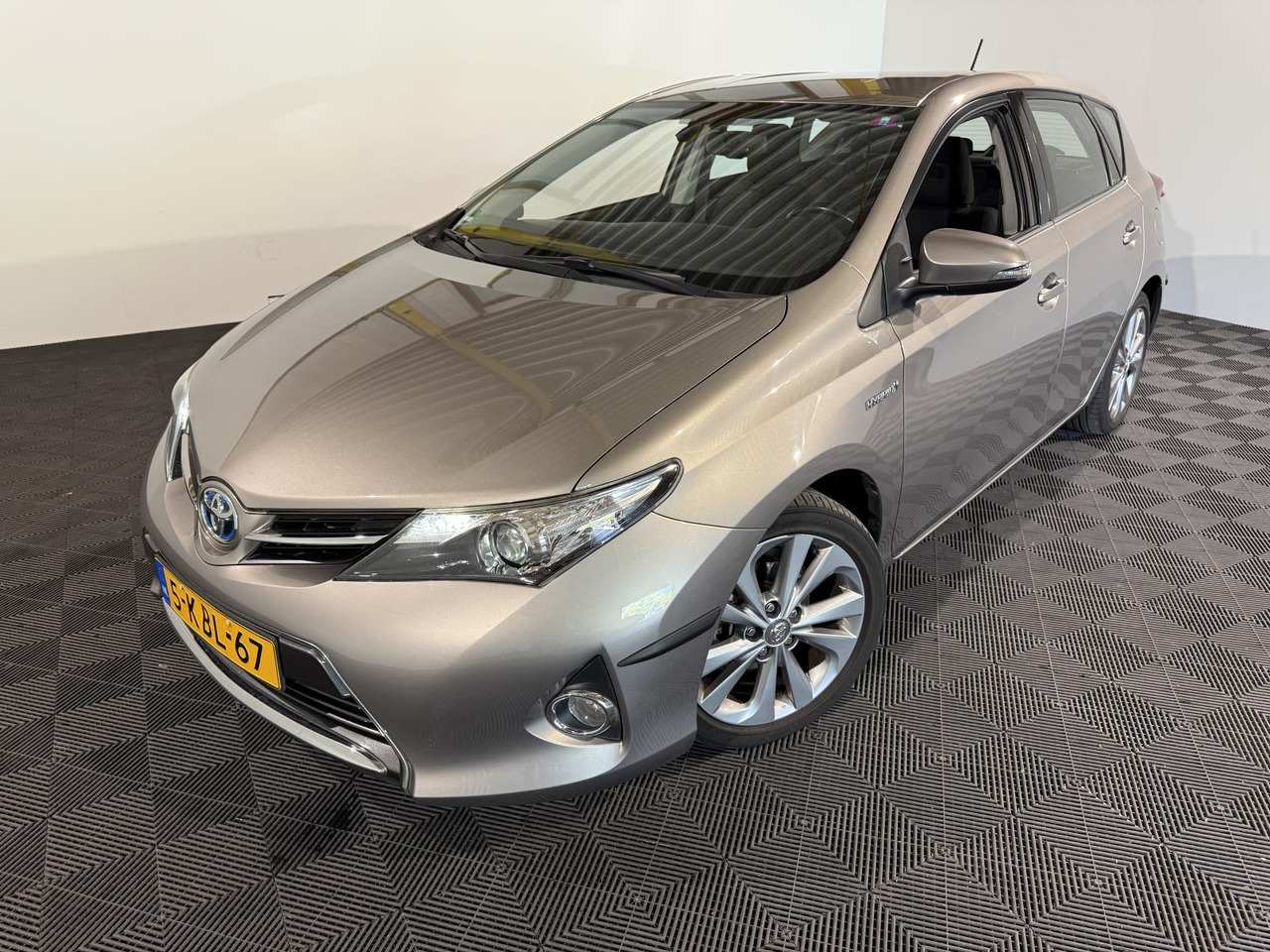 Toyota Auris 1.8 Hybrid Dynamic | 2013 | 191.085 km | 5-KBL-67 - Hatchback: afbeelding 1 Toyota Auris 1.8 Hybrid Dynamic | 2013 | 191.085 km | 5-KBL-67 - Hatchback: afbeelding 1
