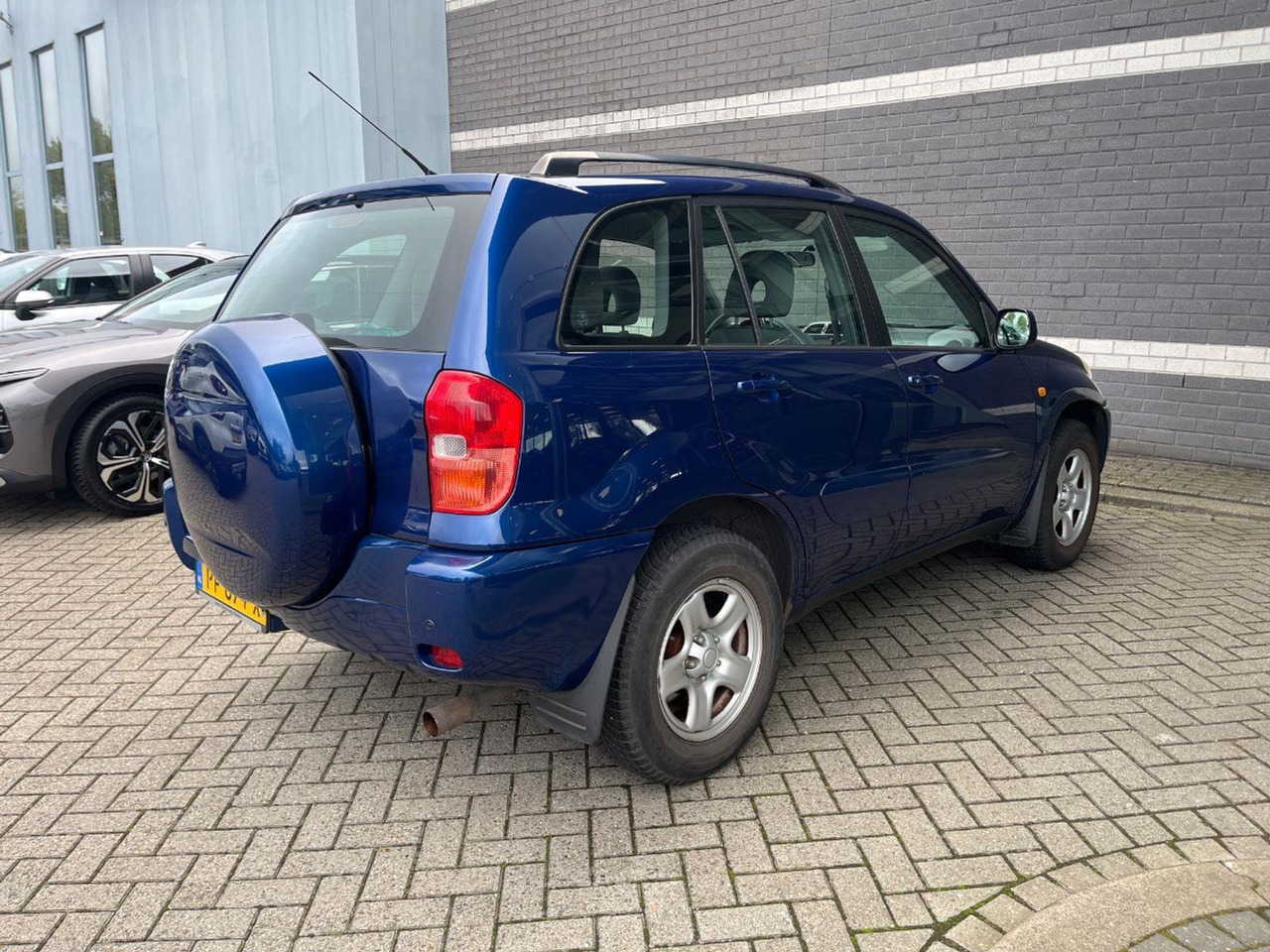 Toyota RAV4 1.8 - 16V VVT - i Luna | 2003 | 130.936 km | PF874X | NAP: Geen oordeel - SUV: afbeelding 4 Toyota RAV4 1.8 - 16V VVT - i Luna | 2003 | 130.936 km | PF874X | NAP: Geen oordeel - SUV: afbeelding 4