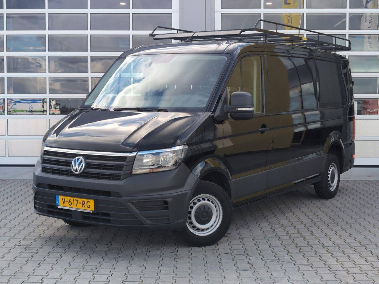 Volkswagen Crafter 30 2.0 TDI L3H2 Trendline | 2018 | 101.985 km | V617RG | NAP: Logisch - Gesloten bestelwagen: afbeelding 1 Volkswagen Crafter 30 2.0 TDI L3H2 Trendline | 2018 | 101.985 km | V617RG | NAP: Logisch - Gesloten bestelwagen: afbeelding 1