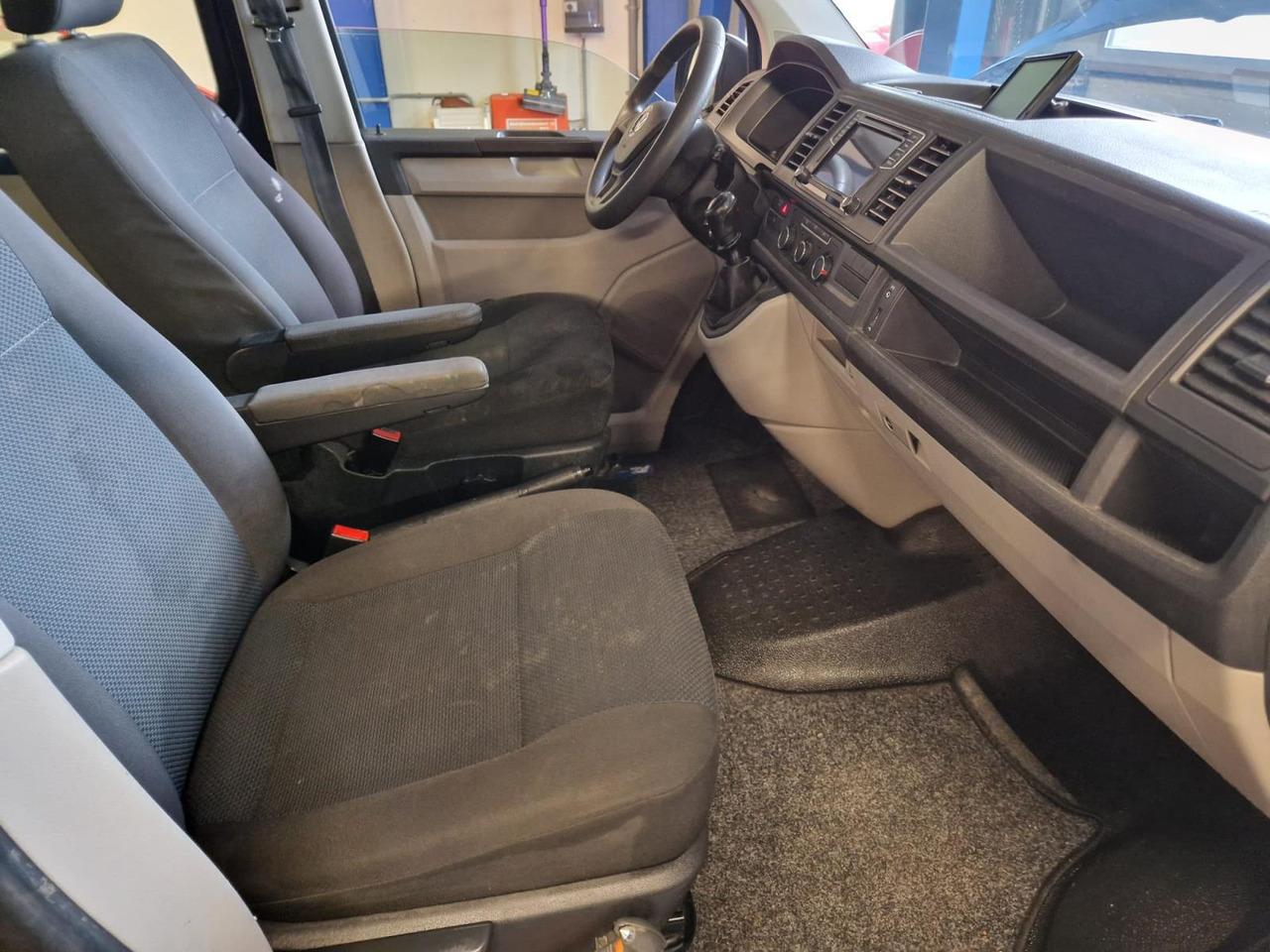 Volkswagen | Transporter | 2.0 TDI L1H1 DC Highline | 2018 | 251.292 km | V731RR | Logisch - Bestelwagen met dubbele cabine: afbeelding 2 Volkswagen | Transporter | 2.0 TDI L1H1 DC Highline | 2018 | 251.292 km | V731RR | Logisch - Bestelwagen met dubbele cabine: afbeelding 2