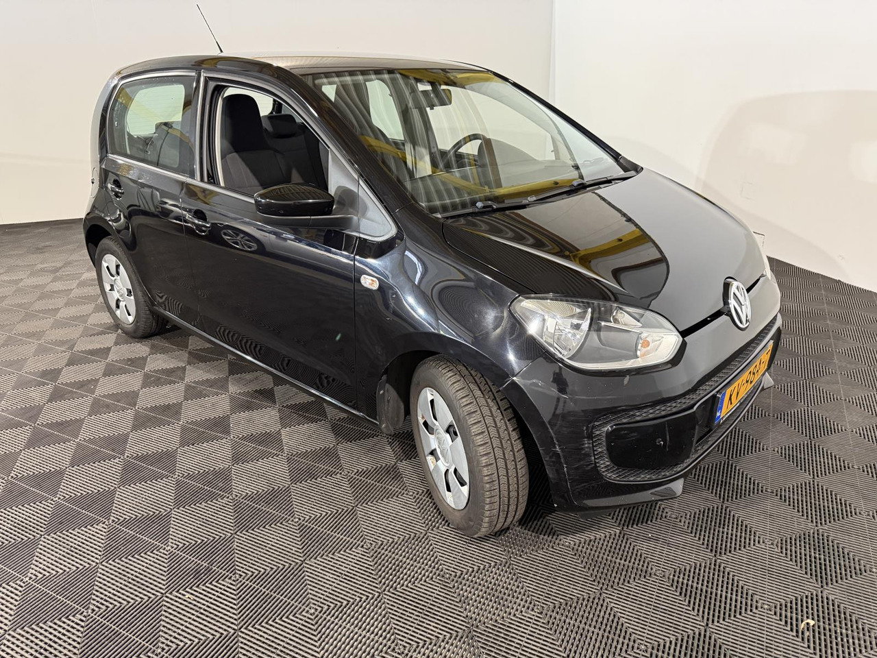 Volkswagen Up 1.0 Move up! BlueMotion | 2015 | 169.625 km | KV-984-T - Hatchback: afbeelding 4 Volkswagen Up 1.0 Move up! BlueMotion | 2015 | 169.625 km | KV-984-T - Hatchback: afbeelding 4