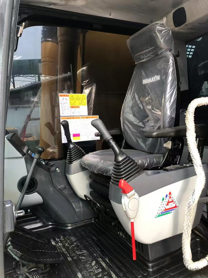 Komatsu PC220-8 - Rupsgraafmachine: afbeelding 4 Komatsu PC220-8 - Rupsgraafmachine: afbeelding 4