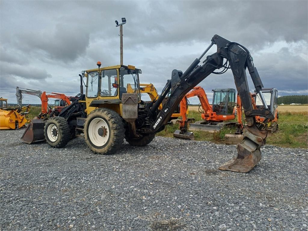 Valmet Valtra 8000 kallistuva luiskakauha - Graaflaadmachine: afbeelding 3 Valmet Valtra 8000 kallistuva luiskakauha - Graaflaadmachine: afbeelding 3