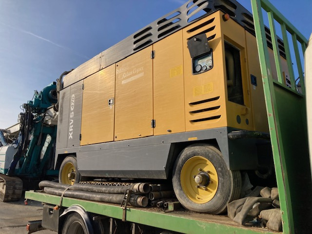 FOREUSE HERRENKNECHT COMPRESSEUR ET CAMION - Luchtcompressor, Vrachtwagen: afbeelding 1 FOREUSE HERRENKNECHT COMPRESSEUR ET CAMION - Luchtcompressor, Vrachtwagen: afbeelding 1