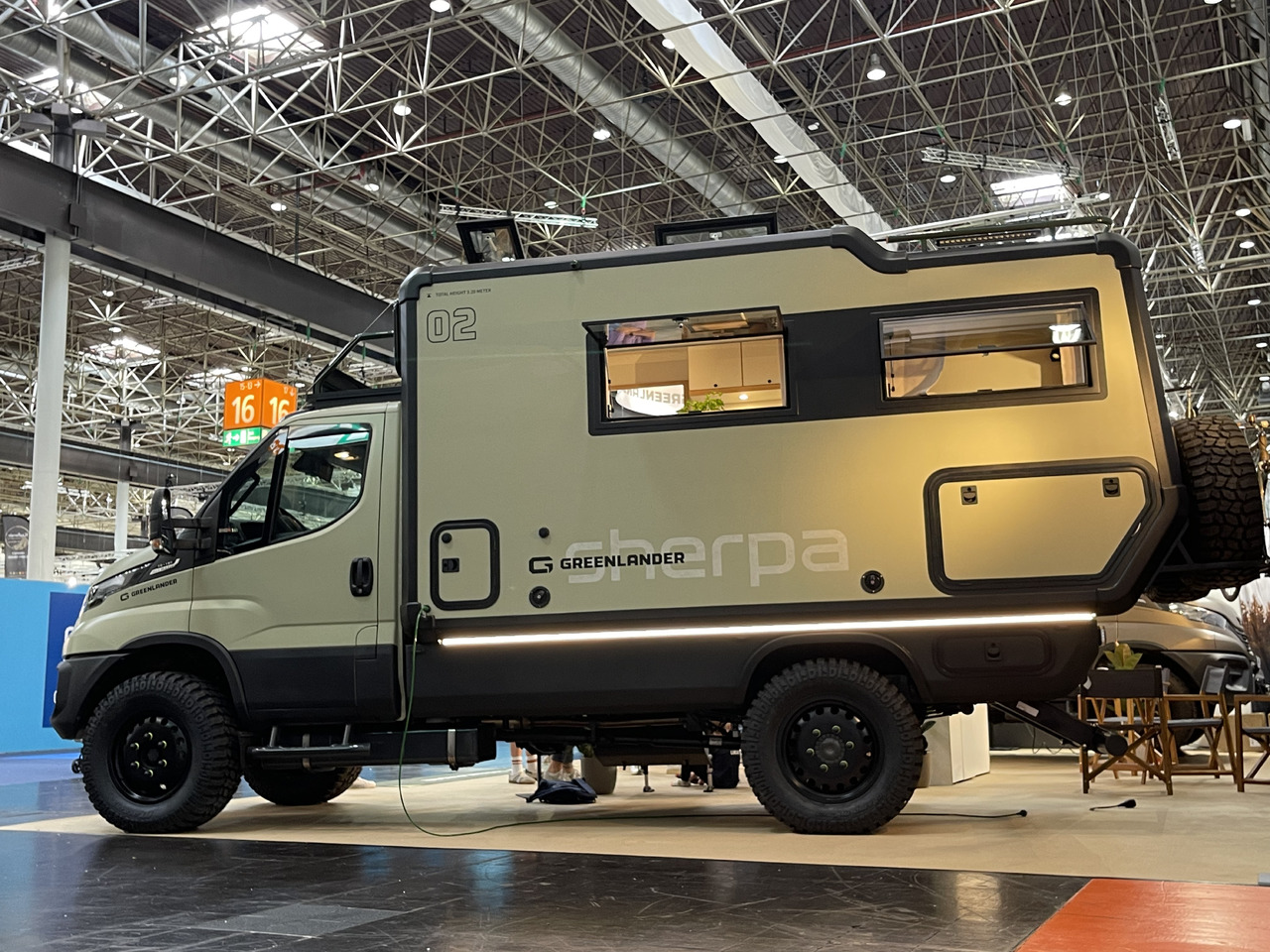 Greenlander - Half integraal camper: afbeelding 2 Greenlander - Half integraal camper: afbeelding 2