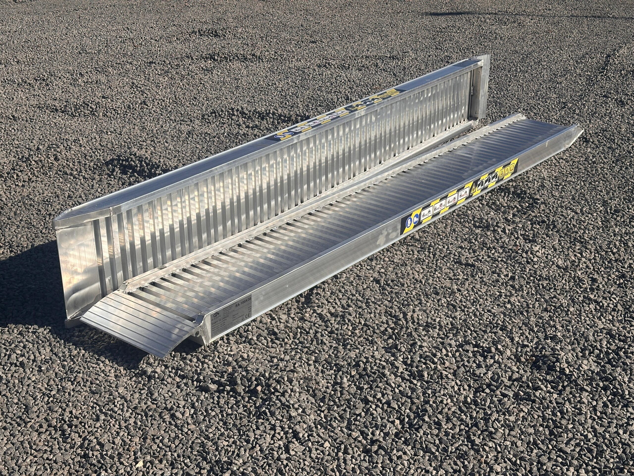 DAMAC RA.100X30 - Laadbrug: afbeelding 1 DAMAC RA.100X30 - Laadbrug: afbeelding 1