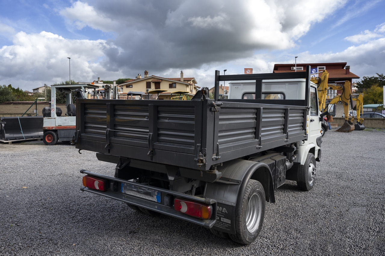 PIAGGIO THREE-SIDE TIPPER - Kipper vrachtwagen: afbeelding 2 PIAGGIO THREE-SIDE TIPPER - Kipper vrachtwagen: afbeelding 2