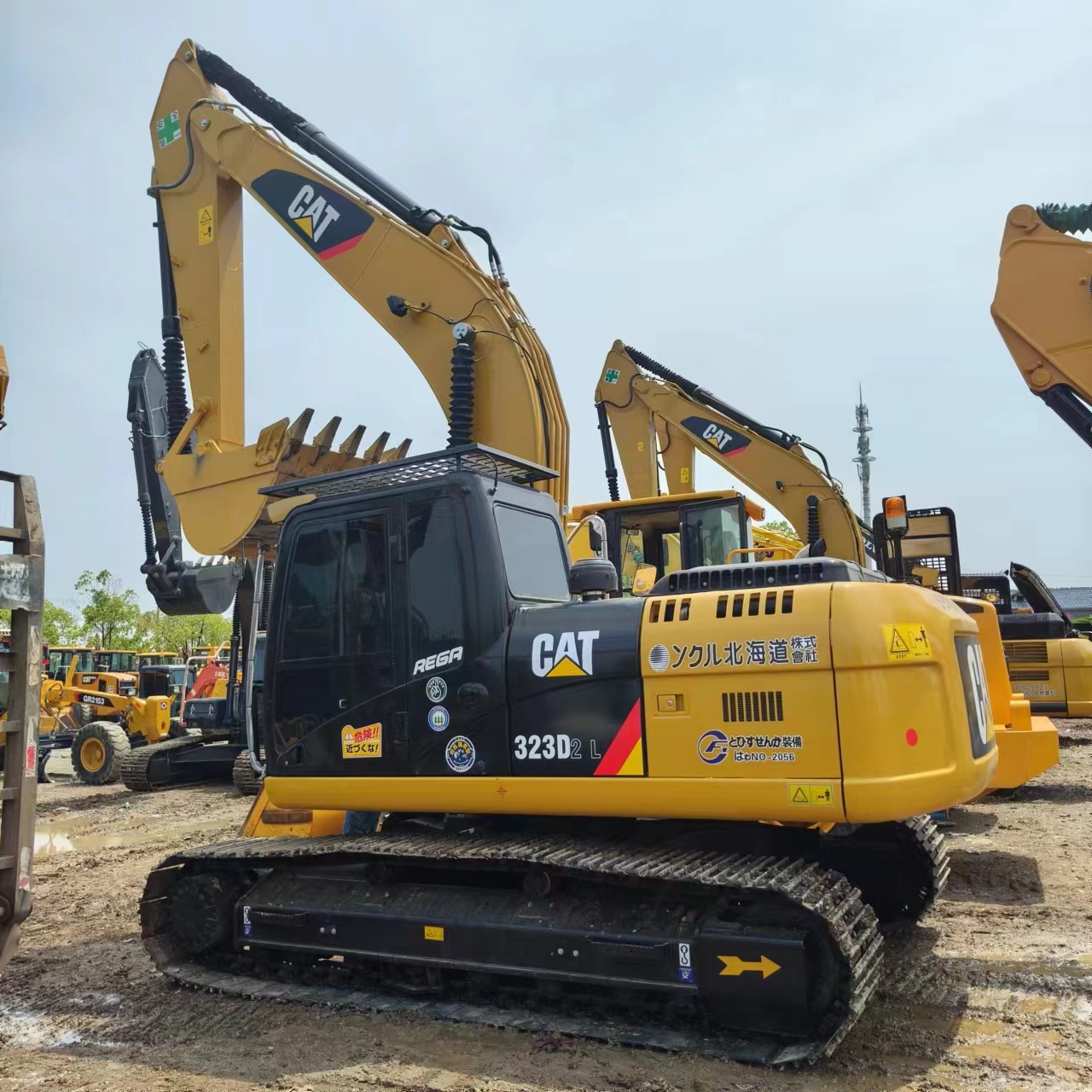 CATERPILLAR 323D2L - Rupsgraafmachine: afbeelding 1 CATERPILLAR 323D2L - Rupsgraafmachine: afbeelding 1