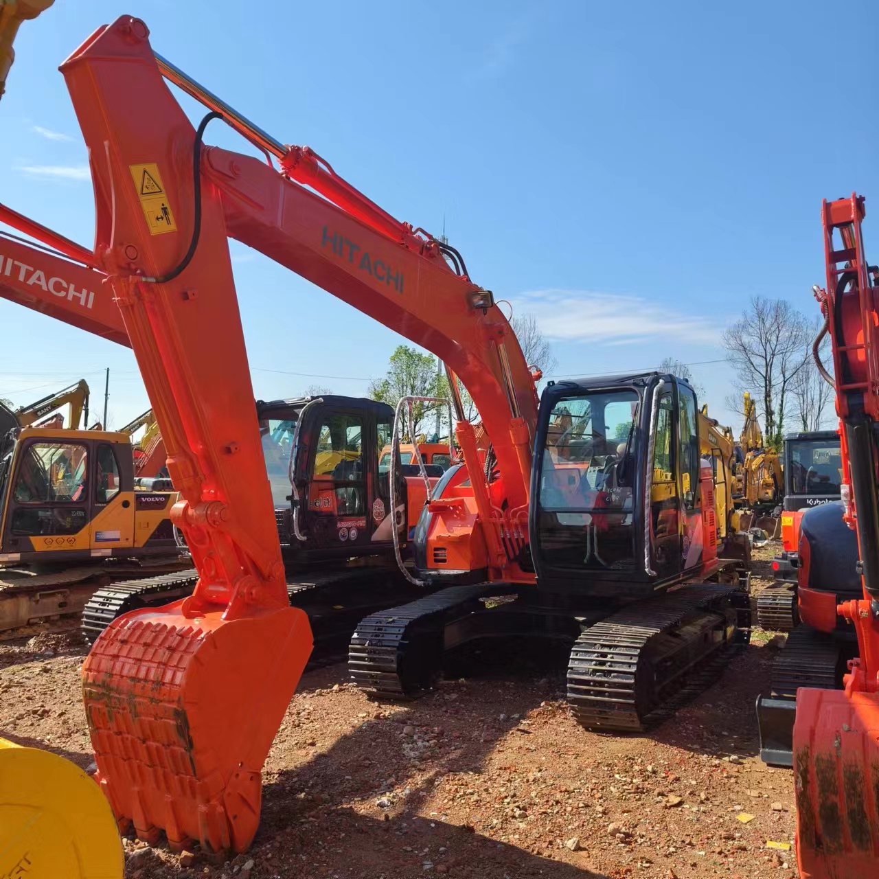 HITACHI ZX135 - Rupsgraafmachine: afbeelding 1 HITACHI ZX135 - Rupsgraafmachine: afbeelding 1