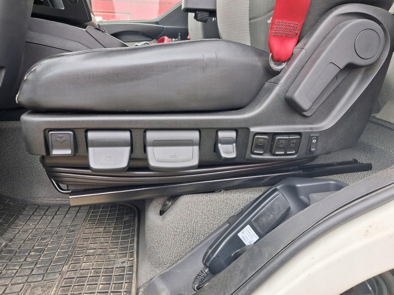 FOTEL KIEROWCY RENAULT GAMA D - Zitplaats voor Vrachtwagen: afbeelding 2 FOTEL KIEROWCY RENAULT GAMA D - Zitplaats voor Vrachtwagen: afbeelding 2