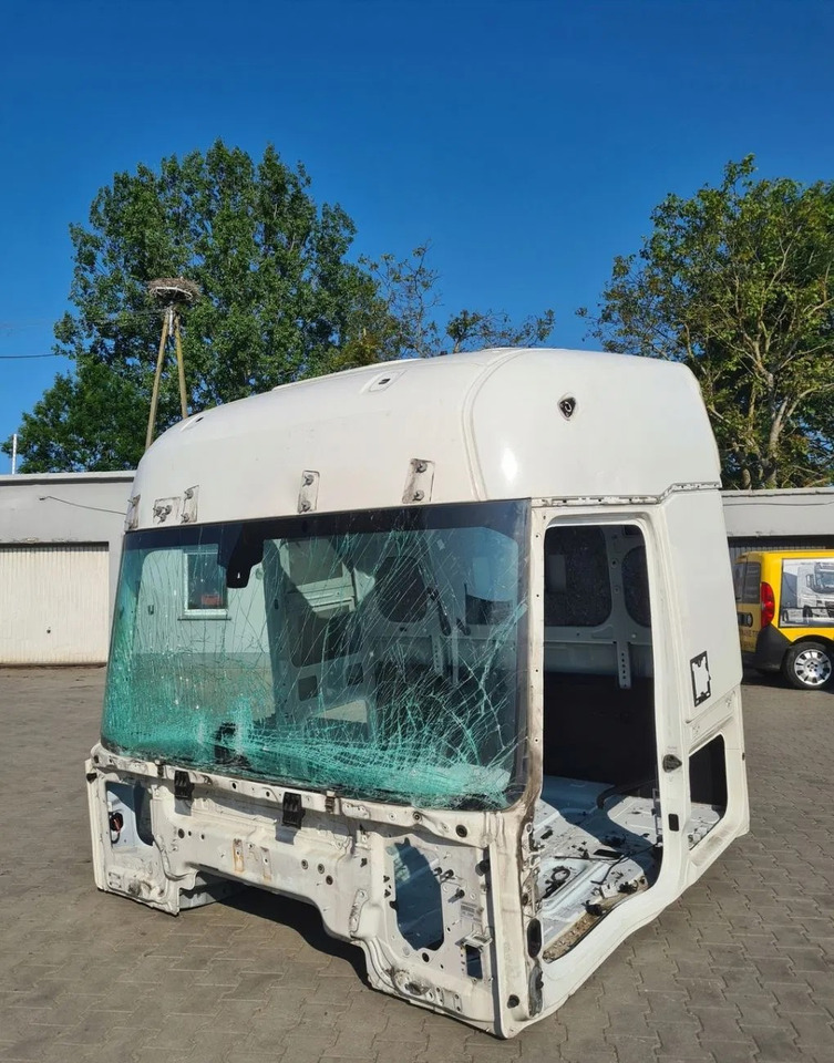 GOŁA SZKIELET POSZYCIE BLACHA RENAULT GAMA T HIGH WYSOKA KABINA - USZKODZONA - Cabine: afbeelding 1 GOŁA SZKIELET POSZYCIE BLACHA RENAULT GAMA T HIGH WYSOKA KABINA - USZKODZONA - Cabine: afbeelding 1
