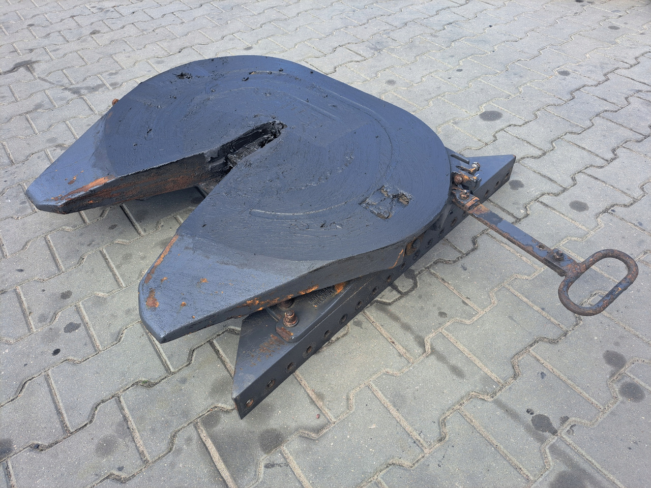 JOST SIODŁO JOST 140 MM WSPORNIK VOLVO FH FM - Koppelschotel voor Vrachtwagen: afbeelding 1 JOST SIODŁO JOST 140 MM WSPORNIK VOLVO FH FM - Koppelschotel voor Vrachtwagen: afbeelding 1