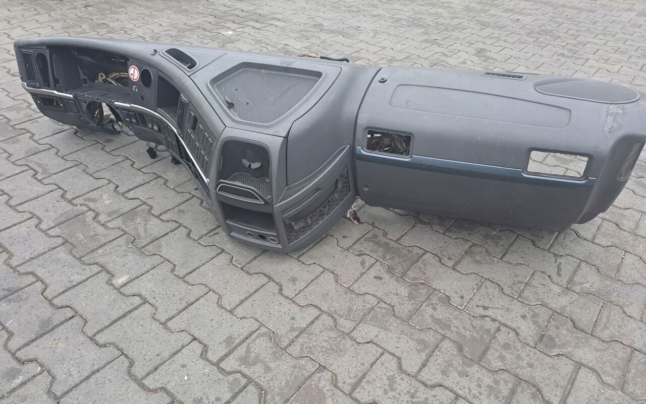 KONSOLA KOMPLETNA KOKPIT DESKA VOLVO FM 9 13 LIFT - Instrumentenpaneel voor Vrachtwagen: afbeelding 3 KONSOLA KOMPLETNA KOKPIT DESKA VOLVO FM 9 13 LIFT - Instrumentenpaneel voor Vrachtwagen: afbeelding 3