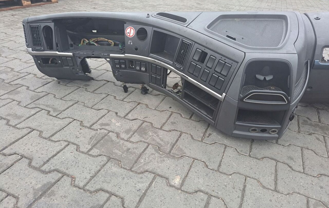 KONSOLA KOMPLETNA KOKPIT DESKA VOLVO FM 9 13 LIFT - Instrumentenpaneel voor Vrachtwagen: afbeelding 4 KONSOLA KOMPLETNA KOKPIT DESKA VOLVO FM 9 13 LIFT - Instrumentenpaneel voor Vrachtwagen: afbeelding 4