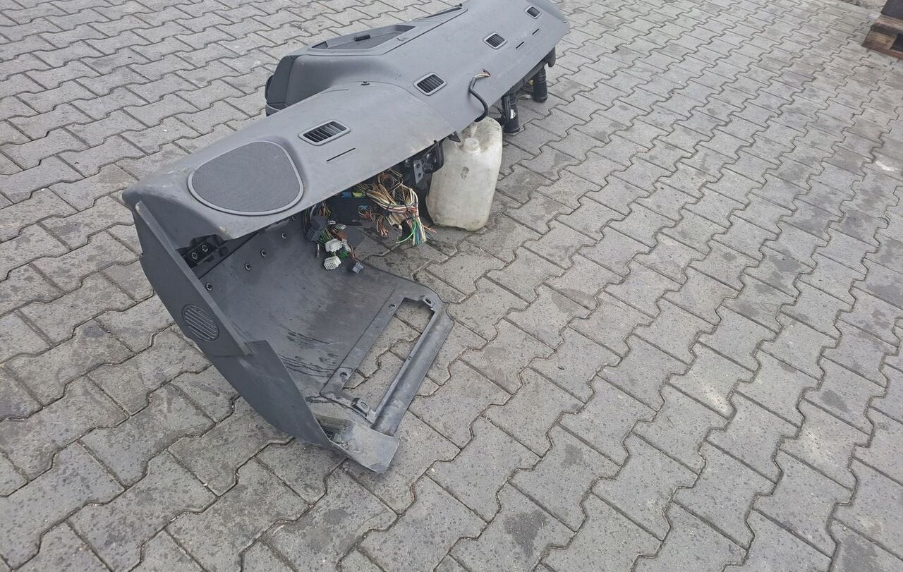 KONSOLA KOMPLETNA KOKPIT DESKA VOLVO FM 9 13 LIFT - Instrumentenpaneel voor Vrachtwagen: afbeelding 2 KONSOLA KOMPLETNA KOKPIT DESKA VOLVO FM 9 13 LIFT - Instrumentenpaneel voor Vrachtwagen: afbeelding 2