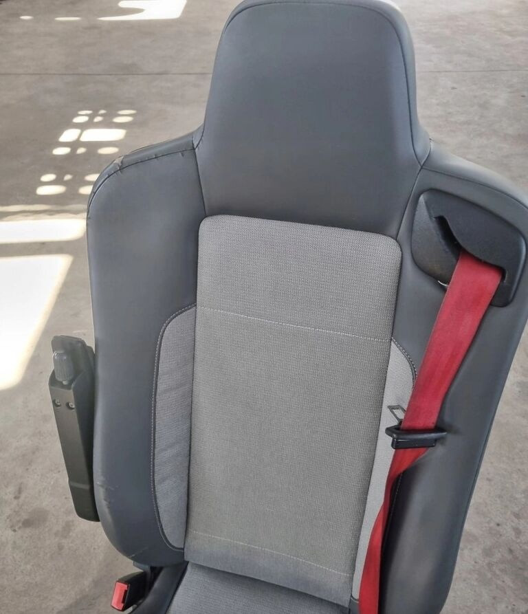 RENAULT LEWE SIEDZENIE KIEROWCY Renault RANGE GAMA T C K - Zitplaats voor Vrachtwagen: afbeelding 3 RENAULT LEWE SIEDZENIE KIEROWCY Renault RANGE GAMA T C K - Zitplaats voor Vrachtwagen: afbeelding 3