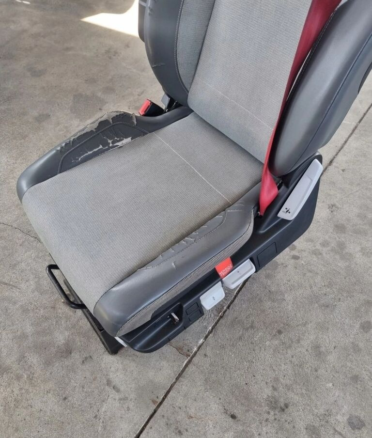 RENAULT LEWE SIEDZENIE KIEROWCY Renault RANGE GAMA T C K - Zitplaats voor Vrachtwagen: afbeelding 2 RENAULT LEWE SIEDZENIE KIEROWCY Renault RANGE GAMA T C K - Zitplaats voor Vrachtwagen: afbeelding 2