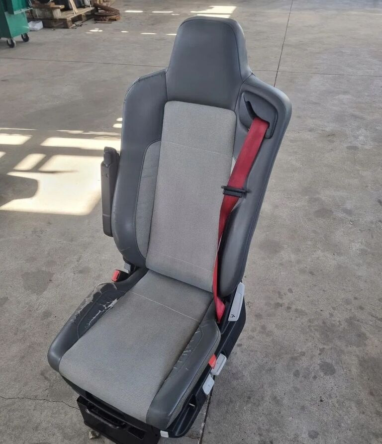 RENAULT LEWE SIEDZENIE KIEROWCY Renault RANGE GAMA T C K - Zitplaats voor Vrachtwagen: afbeelding 1 RENAULT LEWE SIEDZENIE KIEROWCY Renault RANGE GAMA T C K - Zitplaats voor Vrachtwagen: afbeelding 1