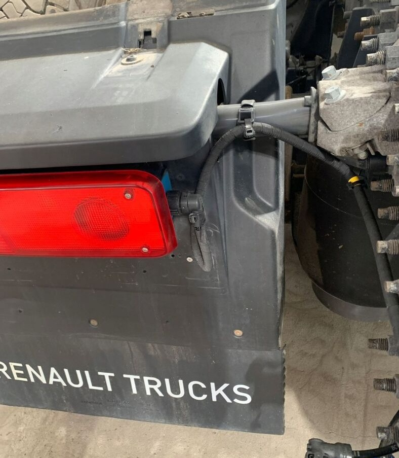 Renault BŁOTNIK LEWY TYŁ KOMPLETNY RENAULT GAMA T C RANGE - Spatbord voor Vrachtwagen: afbeelding 1 Renault BŁOTNIK LEWY TYŁ KOMPLETNY RENAULT GAMA T C RANGE - Spatbord voor Vrachtwagen: afbeelding 1