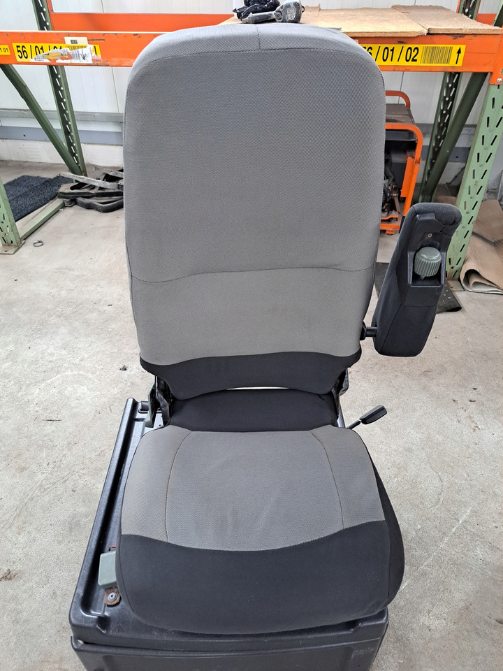 Renault FOTEL OBRACANY SIEDZENIE PASAŻERA RENAULT MAGNUM DXI LIFT VEGA S - Zitplaats voor Vrachtwagen: afbeelding 3 Renault FOTEL OBRACANY SIEDZENIE PASAŻERA RENAULT MAGNUM DXI LIFT VEGA S - Zitplaats voor Vrachtwagen: afbeelding 3