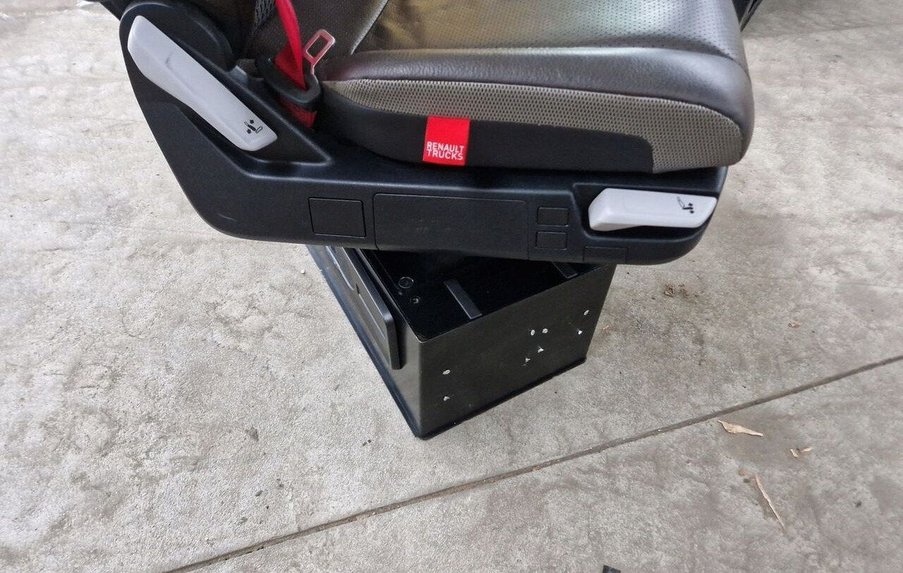 Renault FOTEL SIEDZENIE PASAŻERA RENAULT RANGE GAMA T C K OBROTOWY OBRAC - Zitplaats voor Vrachtwagen: afbeelding 2 Renault FOTEL SIEDZENIE PASAŻERA RENAULT RANGE GAMA T C K OBROTOWY OBRAC - Zitplaats voor Vrachtwagen: afbeelding 2
