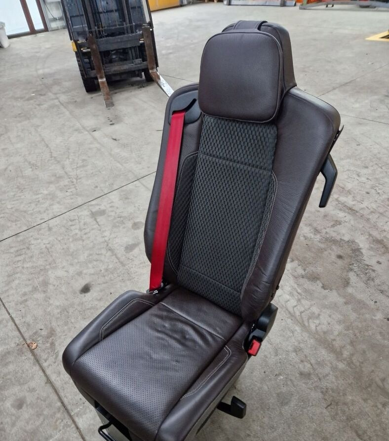 Renault FOTEL SIEDZENIE PASAŻERA RENAULT RANGE GAMA T C K OBROTOWY OBRAC - Zitplaats voor Vrachtwagen: afbeelding 1 Renault FOTEL SIEDZENIE PASAŻERA RENAULT RANGE GAMA T C K OBROTOWY OBRAC - Zitplaats voor Vrachtwagen: afbeelding 1