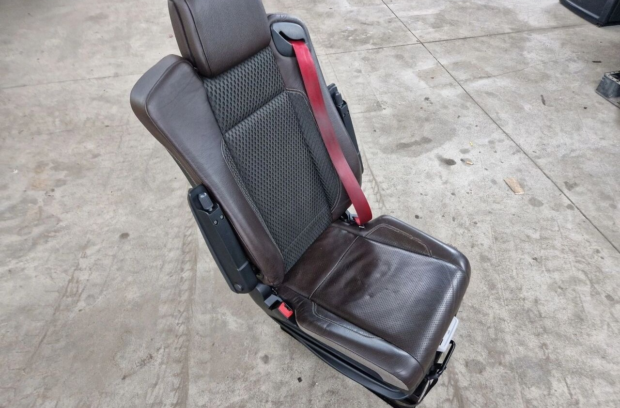 Renault SIEDZENIE KIEROWCY Renault GAMA T C K - Zitplaats voor Vrachtwagen: afbeelding 3 Renault SIEDZENIE KIEROWCY Renault GAMA T C K - Zitplaats voor Vrachtwagen: afbeelding 3