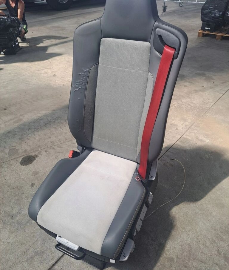 Renault SIEDZENIE KIEROWCY Renault RANGE GAMA T C K - Zitplaats voor Vrachtwagen: afbeelding 1 Renault SIEDZENIE KIEROWCY Renault RANGE GAMA T C K - Zitplaats voor Vrachtwagen: afbeelding 1