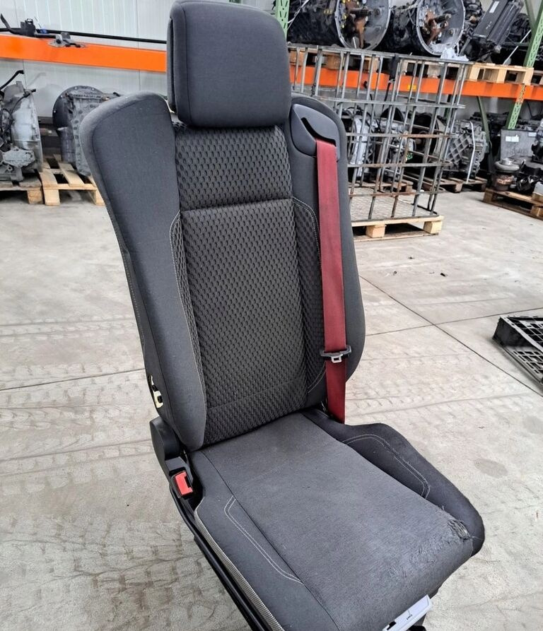 Renault SIEDZENIE KIEROWCY Renault RANGE GAMA T C K - Zitplaats voor Vrachtwagen: afbeelding 2 Renault SIEDZENIE KIEROWCY Renault RANGE GAMA T C K - Zitplaats voor Vrachtwagen: afbeelding 2