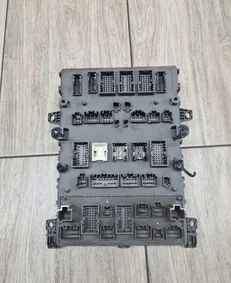 Renault TABLICA PŁYTA SKRZYNKA GAMA D WIDE VOLVO FE FL EURO 6 22009557 Renault - Zekeringkast voor Vrachtwagen: afbeelding 2 Renault TABLICA PŁYTA SKRZYNKA GAMA D WIDE VOLVO FE FL EURO 6 22009557 Renault - Zekeringkast voor Vrachtwagen: afbeelding 2