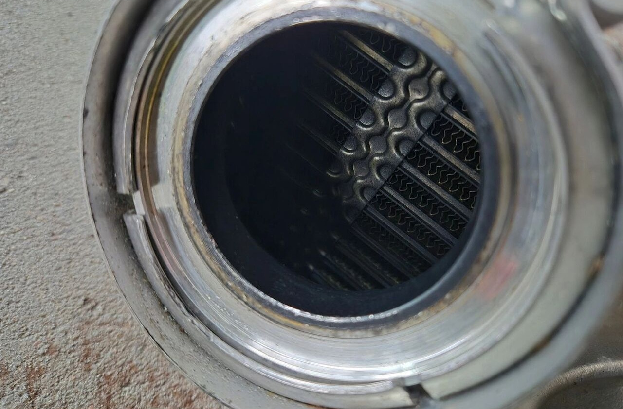 VOLVO CHŁODNICZKA SPALIN EGR FH 4 FH 16 D16K EURO6 21968564 - EGR koeler voor Vrachtwagen: afbeelding 5 VOLVO CHŁODNICZKA SPALIN EGR FH 4 FH 16 D16K EURO6 21968564 - EGR koeler voor Vrachtwagen: afbeelding 5