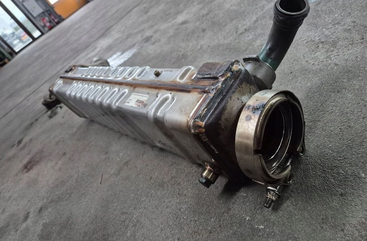 VOLVO CHŁODNICZKA SPALIN EGR FH 4 FH 16 D16K EURO6 21968564 - EGR koeler voor Vrachtwagen: afbeelding 4 VOLVO CHŁODNICZKA SPALIN EGR FH 4 FH 16 D16K EURO6 21968564 - EGR koeler voor Vrachtwagen: afbeelding 4