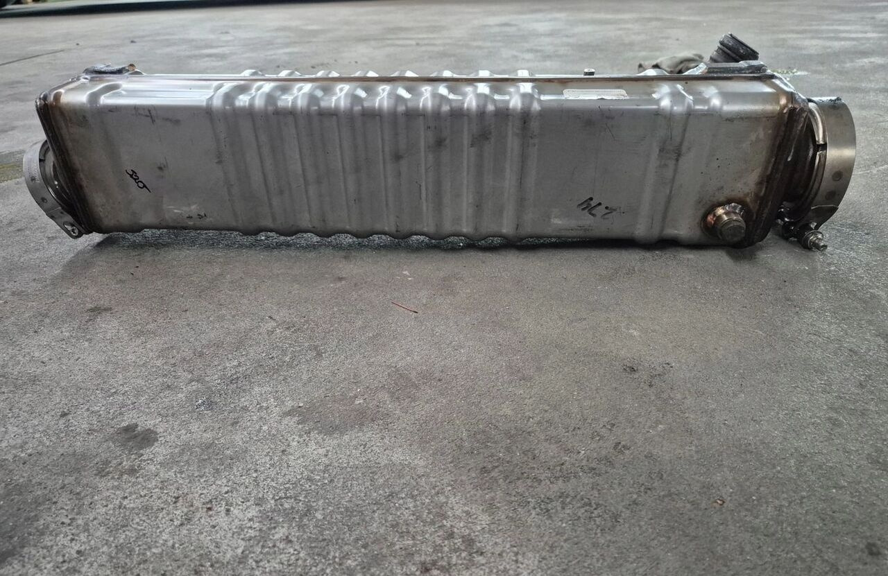 VOLVO CHŁODNICZKA SPALIN EGR FH 4 FH 16 D16K EURO6 21968564 - EGR koeler voor Vrachtwagen: afbeelding 1 VOLVO CHŁODNICZKA SPALIN EGR FH 4 FH 16 D16K EURO6 21968564 - EGR koeler voor Vrachtwagen: afbeelding 1