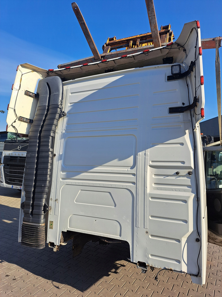 VOLVO KOMPLETNA FH 12 13 XL WYSOKA AUTOMAT - Cabine voor Vrachtwagen: afbeelding 4 VOLVO KOMPLETNA FH 12 13 XL WYSOKA AUTOMAT - Cabine voor Vrachtwagen: afbeelding 4