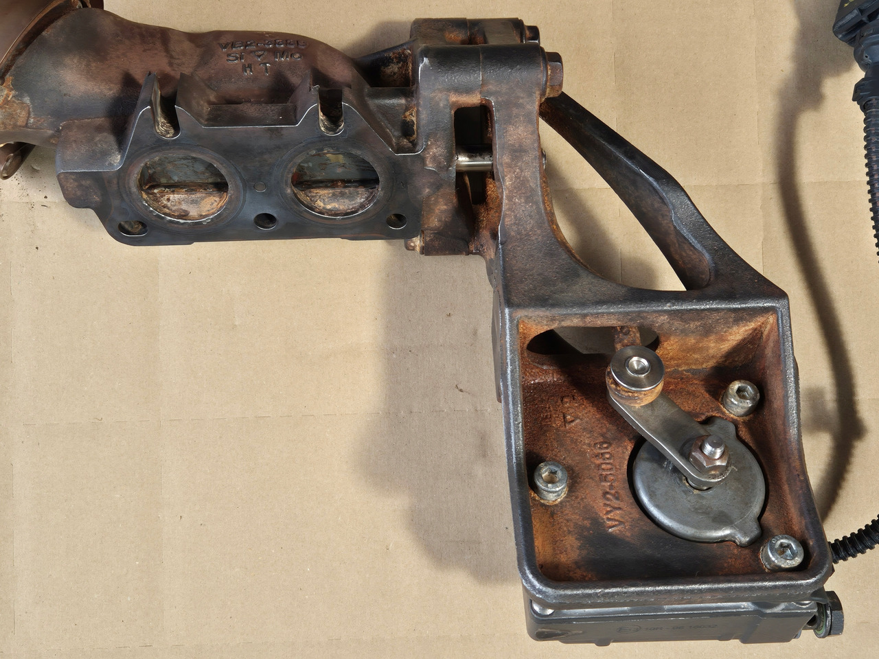 VOLVO ZAWÓR EGR KLAPA EGR RENAULT GAMA EVO TURBO COMPOUND VOLVO FH FM 24328031 - Motor en onderdelen voor Vrachtwagen: afbeelding 1 VOLVO ZAWÓR EGR KLAPA EGR RENAULT GAMA EVO TURBO COMPOUND VOLVO FH FM 24328031 - Motor en onderdelen voor Vrachtwagen: afbeelding 1