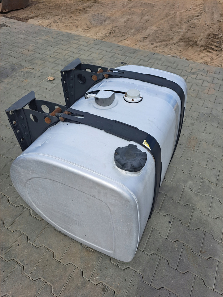 VOLVO ZBIORNIK PALIWA RENAULT GAMA RANGE T VOLVO FH 4 FM 4 90/70/70 365L - Brandstoftank voor Vrachtwagen: afbeelding 3 VOLVO ZBIORNIK PALIWA RENAULT GAMA RANGE T VOLVO FH 4 FM 4 90/70/70 365L - Brandstoftank voor Vrachtwagen: afbeelding 3