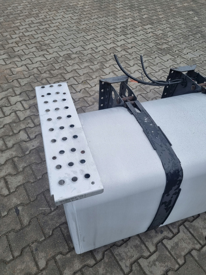 VOLVO ZBIORNIK PALIWA RENAULT PREMIUM MAGNUM DXI VOLVO FH FM 12 13 4 175X70X70 - Brandstoftank voor Vrachtwagen: afbeelding 2 VOLVO ZBIORNIK PALIWA RENAULT PREMIUM MAGNUM DXI VOLVO FH FM 12 13 4 175X70X70 - Brandstoftank voor Vrachtwagen: afbeelding 2