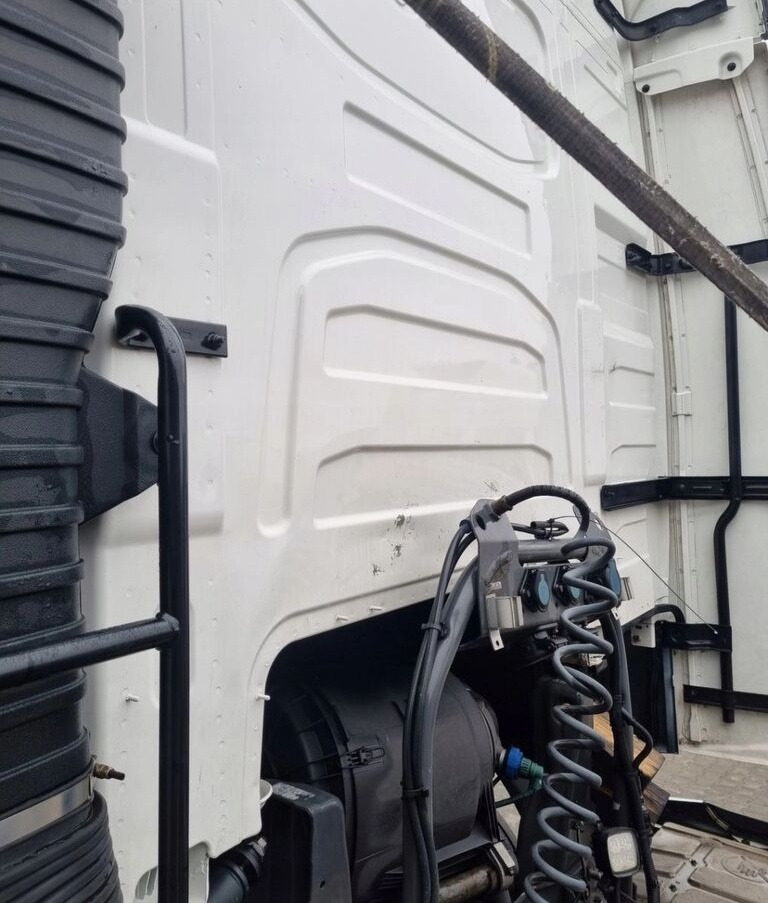 Volvo-ABG VOLVO FH 4 EURO 6 GLOBETROTTER 2018 ROK Volvo VOLVO FH 4 EURO 6 GLOBETROTTER 2018 ROK - Cabine voor Vrachtwagen: afbeelding 4 Volvo-ABG VOLVO FH 4 EURO 6 GLOBETROTTER 2018 ROK Volvo VOLVO FH 4 EURO 6 GLOBETROTTER 2018 ROK - Cabine voor Vrachtwagen: afbeelding 4