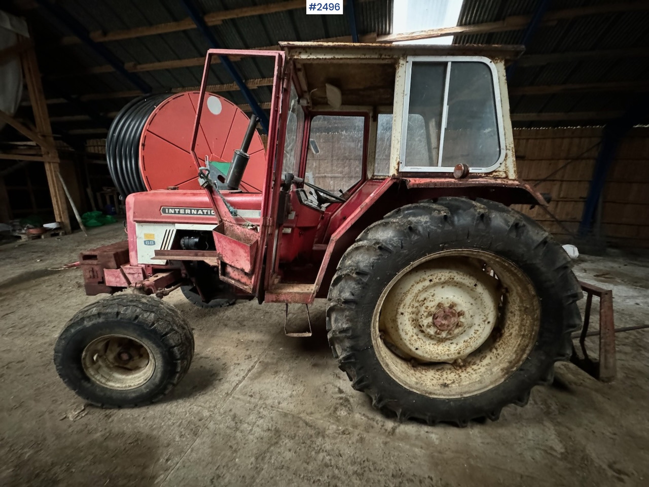 1972 International 574 w/front loader - Tractor: afbeelding 1 1972 International 574 w/front loader - Tractor: afbeelding 1