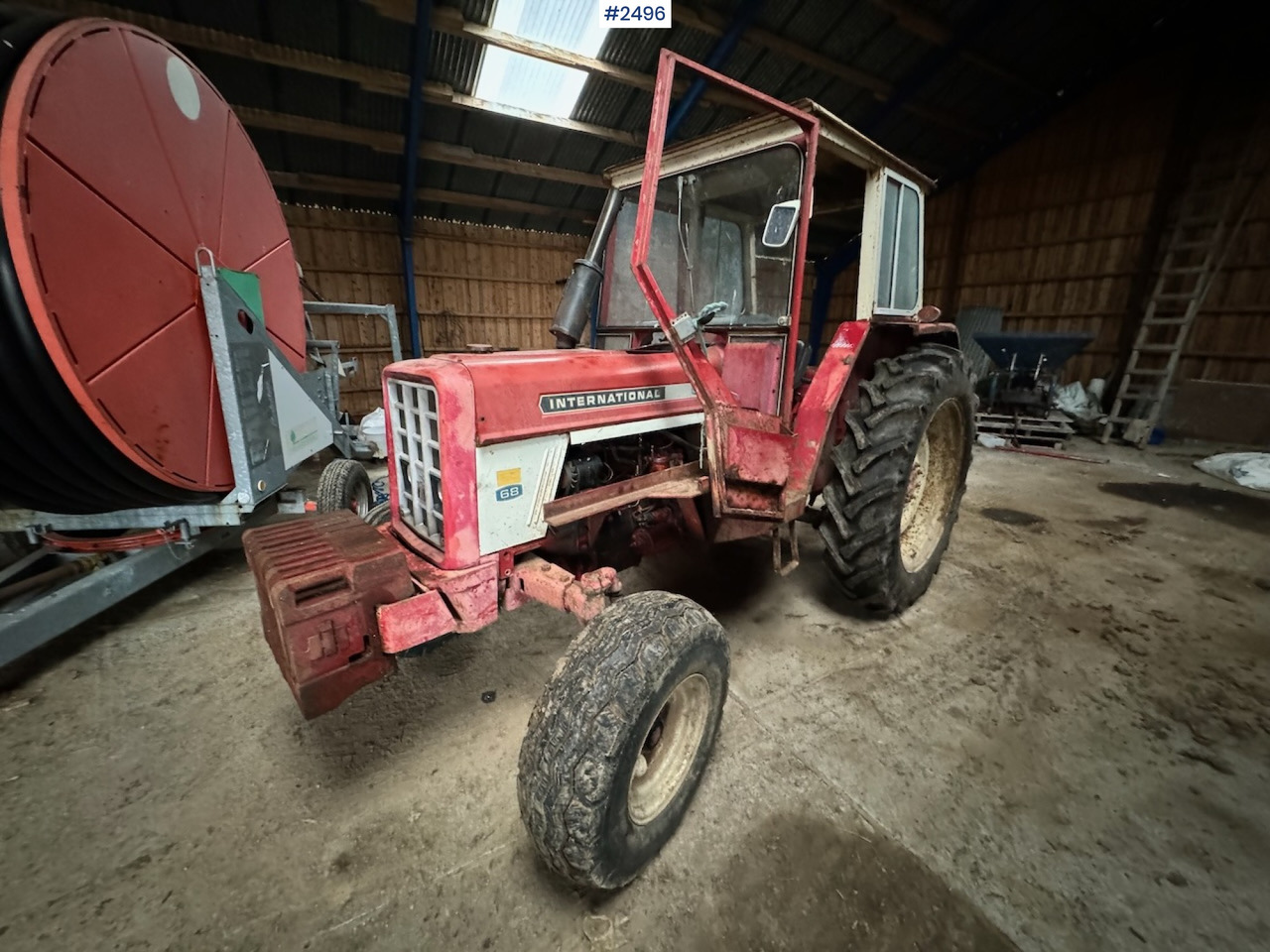 1972 International 574 w/front loader - Tractor: afbeelding 3 1972 International 574 w/front loader - Tractor: afbeelding 3