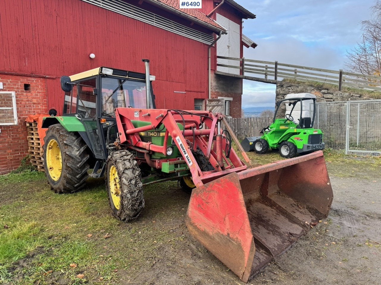 1980 John Deere 1140 w/ Front loader and bucket. - Tractor: afbeelding 1 1980 John Deere 1140 w/ Front loader and bucket. - Tractor: afbeelding 1