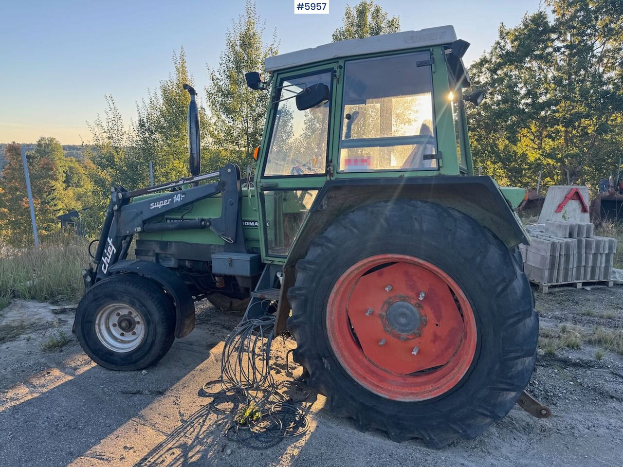 1982 Fendt 306LS 4x2 with front loader - Tractor: afbeelding 4 1982 Fendt 306LS 4x2 with front loader - Tractor: afbeelding 4