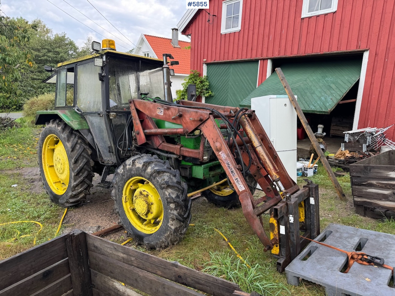 1982 John Deere 1140 with front loader and a parts tractor - Tractor: afbeelding 2 1982 John Deere 1140 with front loader and a parts tractor - Tractor: afbeelding 2