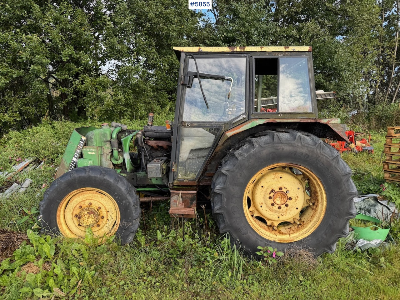 1982 John Deere 1140 with front loader and a parts tractor - Tractor: afbeelding 5 1982 John Deere 1140 with front loader and a parts tractor - Tractor: afbeelding 5