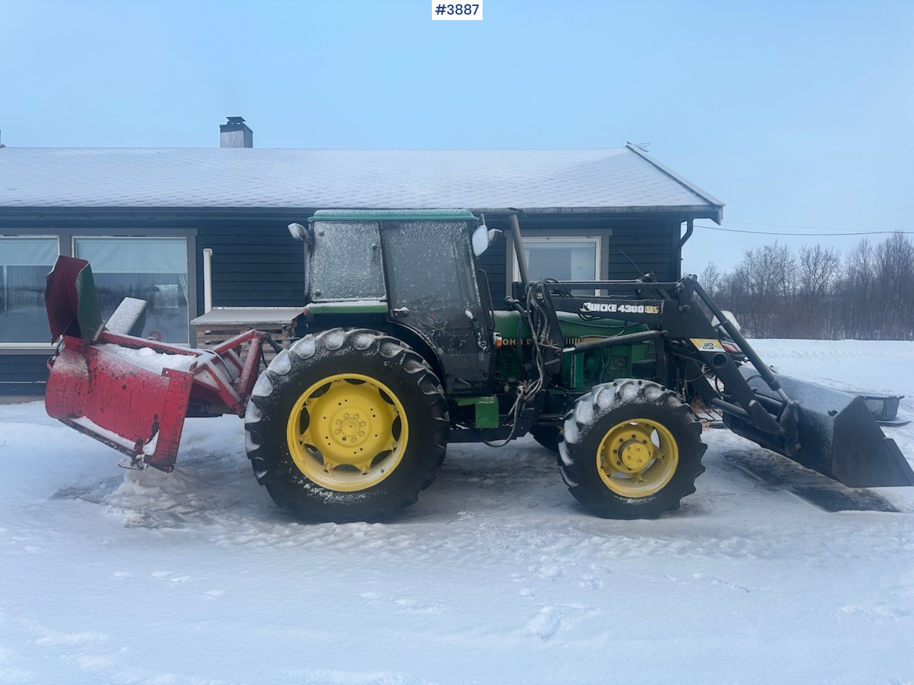 1987 John Deere Power Synchron 2450 4x4 w/ Quicke 4300 front loader, snow blower and gravel bucket. WATCH VIDEO. - Tractor: afbeelding 2 1987 John Deere Power Synchron 2450 4x4 w/ Quicke 4300 front loader, snow blower and gravel bucket. WATCH VIDEO. - Tractor: afbeelding 2