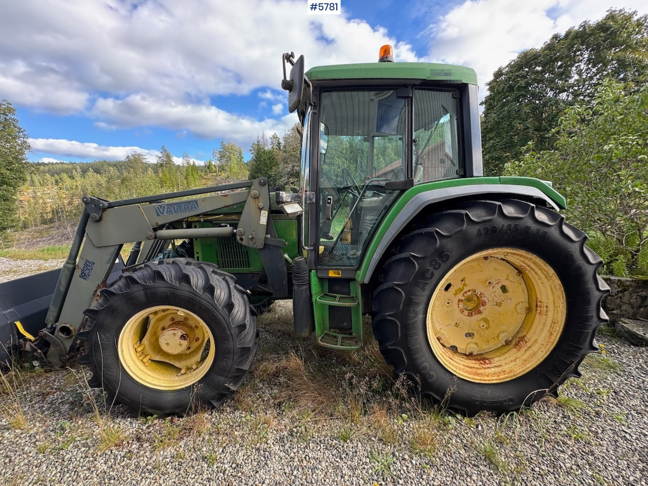 1993 John Deere 6300 w/ front loader and plow plate. - Tractor: afbeelding 1 1993 John Deere 6300 w/ front loader and plow plate. - Tractor: afbeelding 1