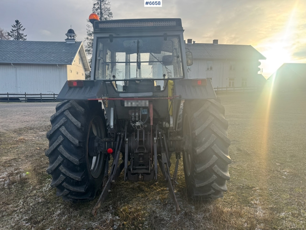 1995 Massey Ferguson 390T w/ Front Loader. - Tractor: afbeelding 5 1995 Massey Ferguson 390T w/ Front Loader. - Tractor: afbeelding 5